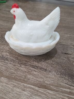 Vintage 1950's Westmoreland White Hen on Nest with Red Comb